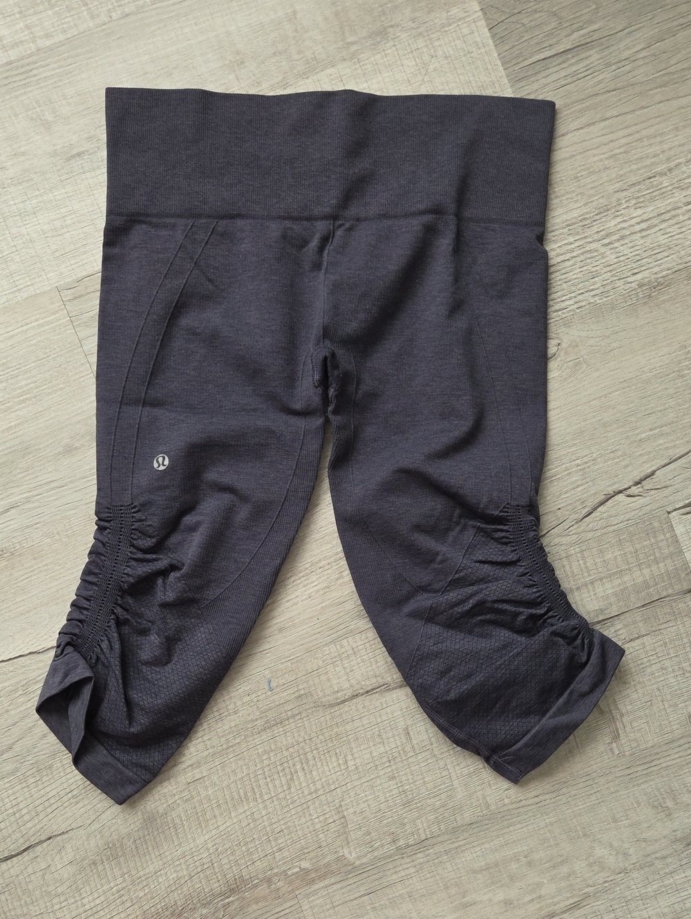 Lululemon In The Flow Crop leggings featuring ruched detailing Blue Grey